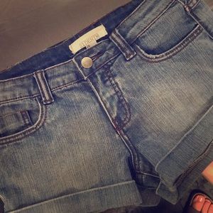 Perfect fitted denim shorts! plus *FREE GIFT*